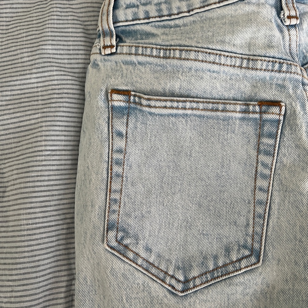 Abercrombie Ultra High Rise 90s Jeans - Picture 4 of 7